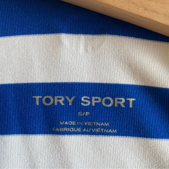 Tory Burch Sport Women’s Blue White Striped Performance Casual Top SPF50 SMALL - Picture 6 of 12
